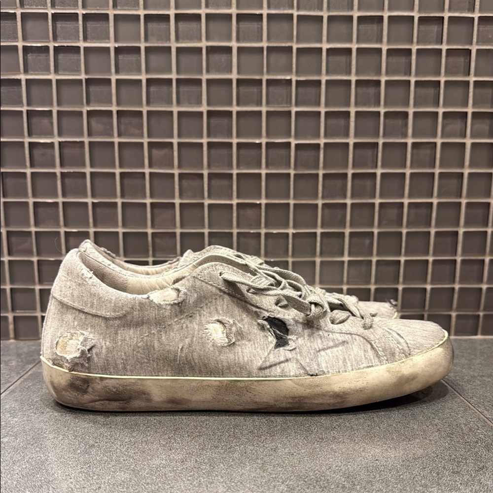 Golden Goose Super-Star Sneakers Women’s 9 • Distressed Gray White • Like New •